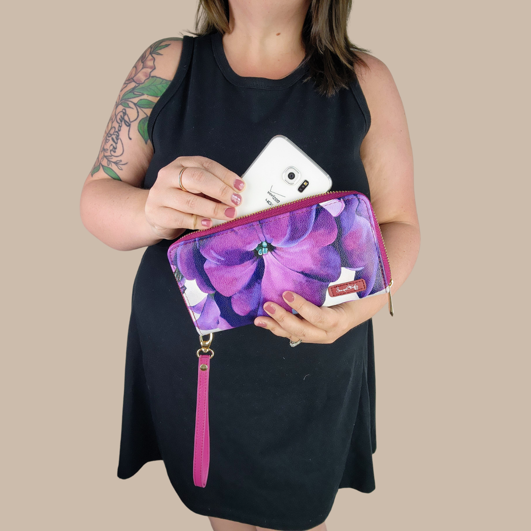 Georgia O'Keeffe Petunia Wristlet Wallet